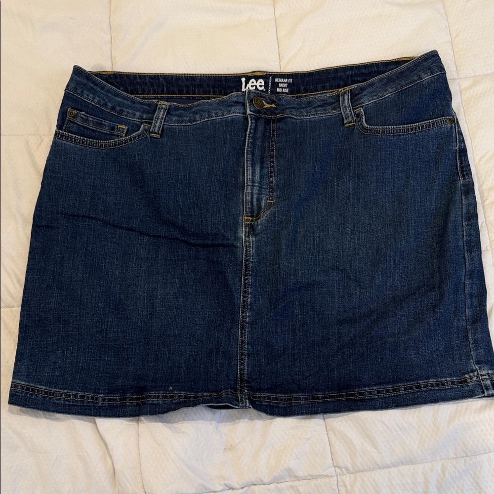 Lee Women's Dark Blue Denim Skirt Sz 16